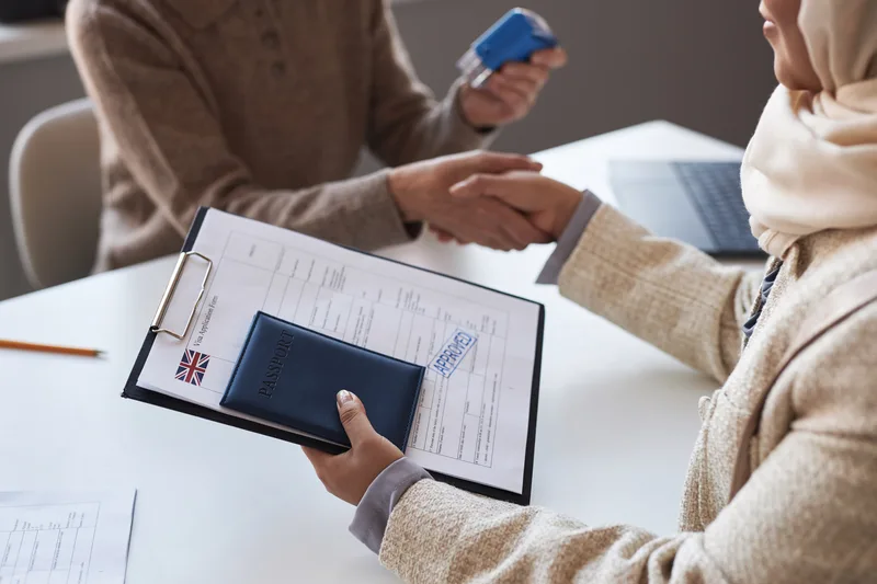 ויזה לעובד זר - איך עושים את זה נכון ומה חשוב לבדוק לפני שמתחילים?